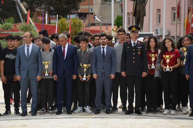 19 Mayıs Atatürk'ü Anma Gençlik ve Spor Bayramı Coşkuyla Kutlandı 