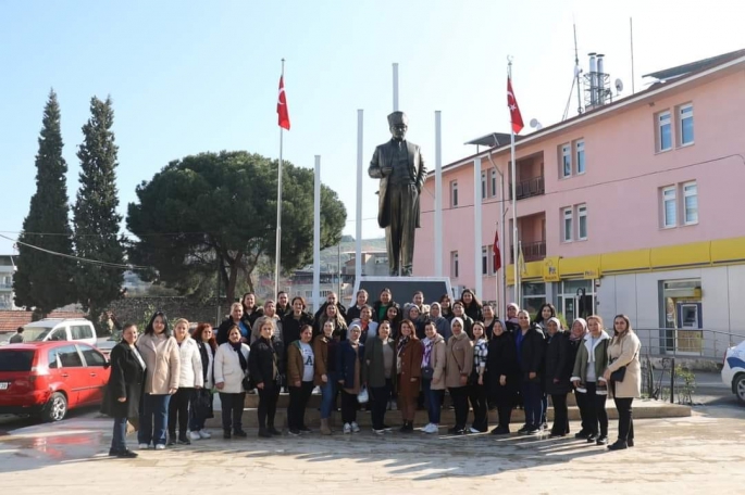 AK Kadınlar Koçarlı’da çalmadık kapı bırakmıyor