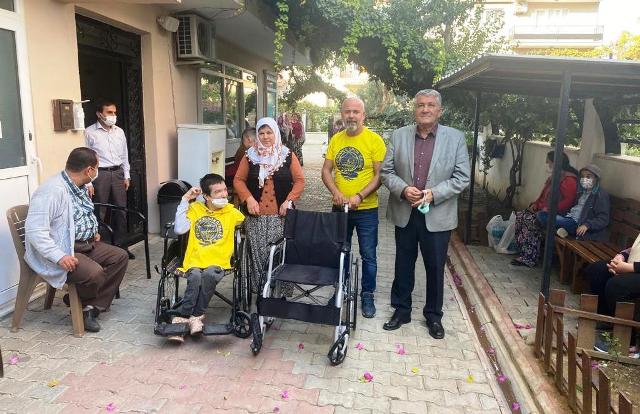 Aydın Fenerbahçeliler Derneği tekerlikli sandalye bağışında bulundu