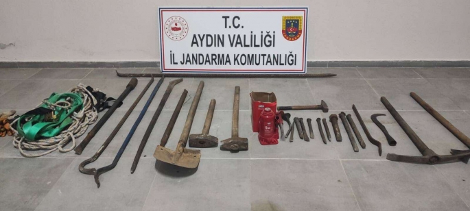 Bıyıklı’da kaçak kazı yaparken suçüstü yakalandılar