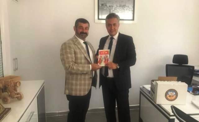 Bıyıklı ESKKK Başkanı Kozalı’dan ‘Gülümseyen Kitap’ kampanyasına destek