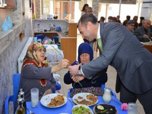 Kaymakam Çelik Yaşlılarla Yemekte Buluştu