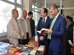 Kaymakam Fırat Çelik, İlçe Kütüphanesini ziyaret etti