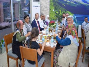 Kaymakam şehit aileleri ve gazilerle iftar yaptı