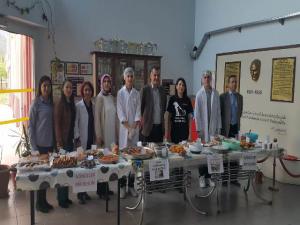 Sokak Hayvanları Yararına Kermes Düzenlediler