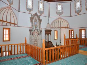 Tarihi camii ibadete açıldı