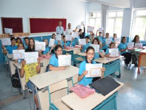 Koçarlı'da Öğrenciler Karnelerini Aldı 