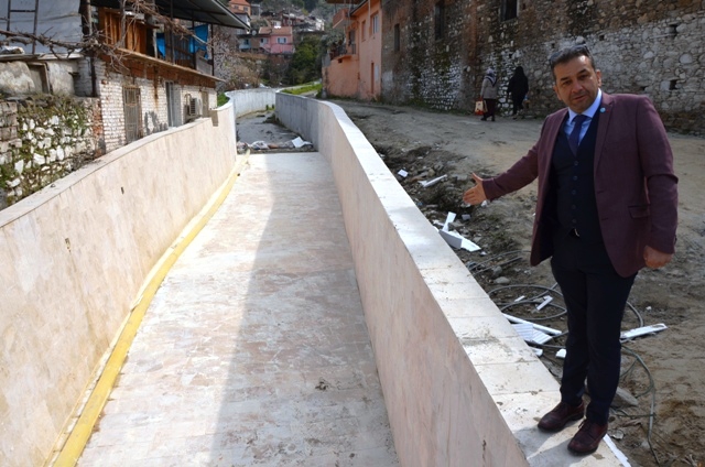 Koçarlı’da tuvalet yok ama deremiz traverten kaplı 