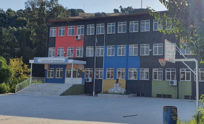 Öğrencilerin isteklerine Nedim amcaları koştu